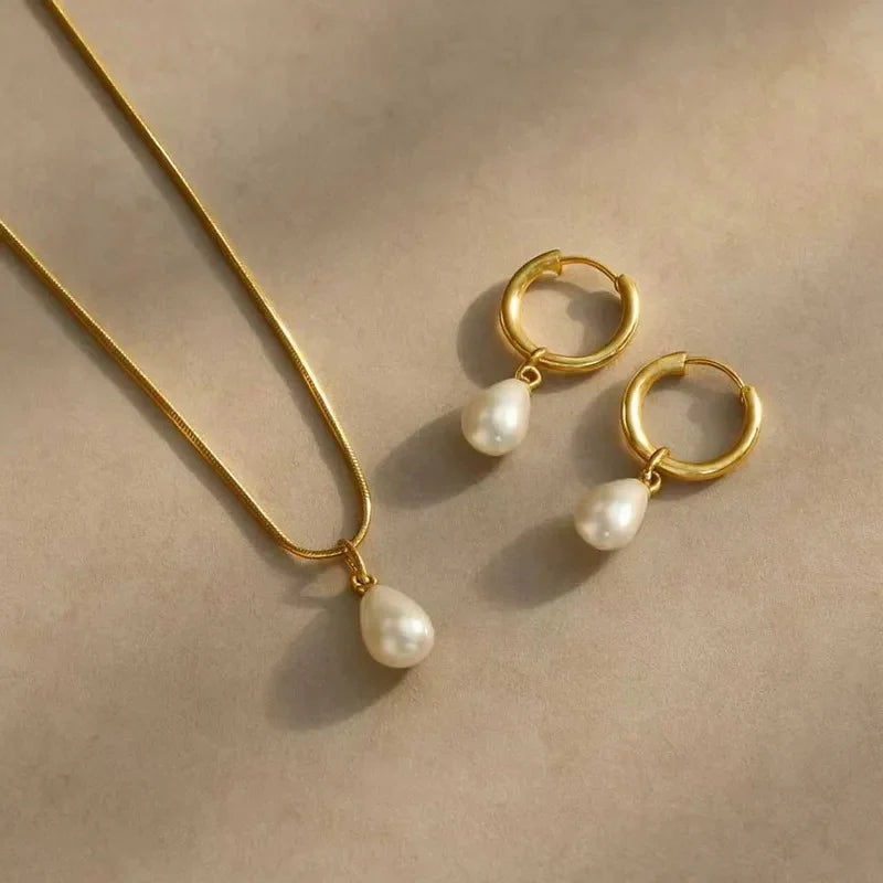 Elegant White Pearl Necklaces Set