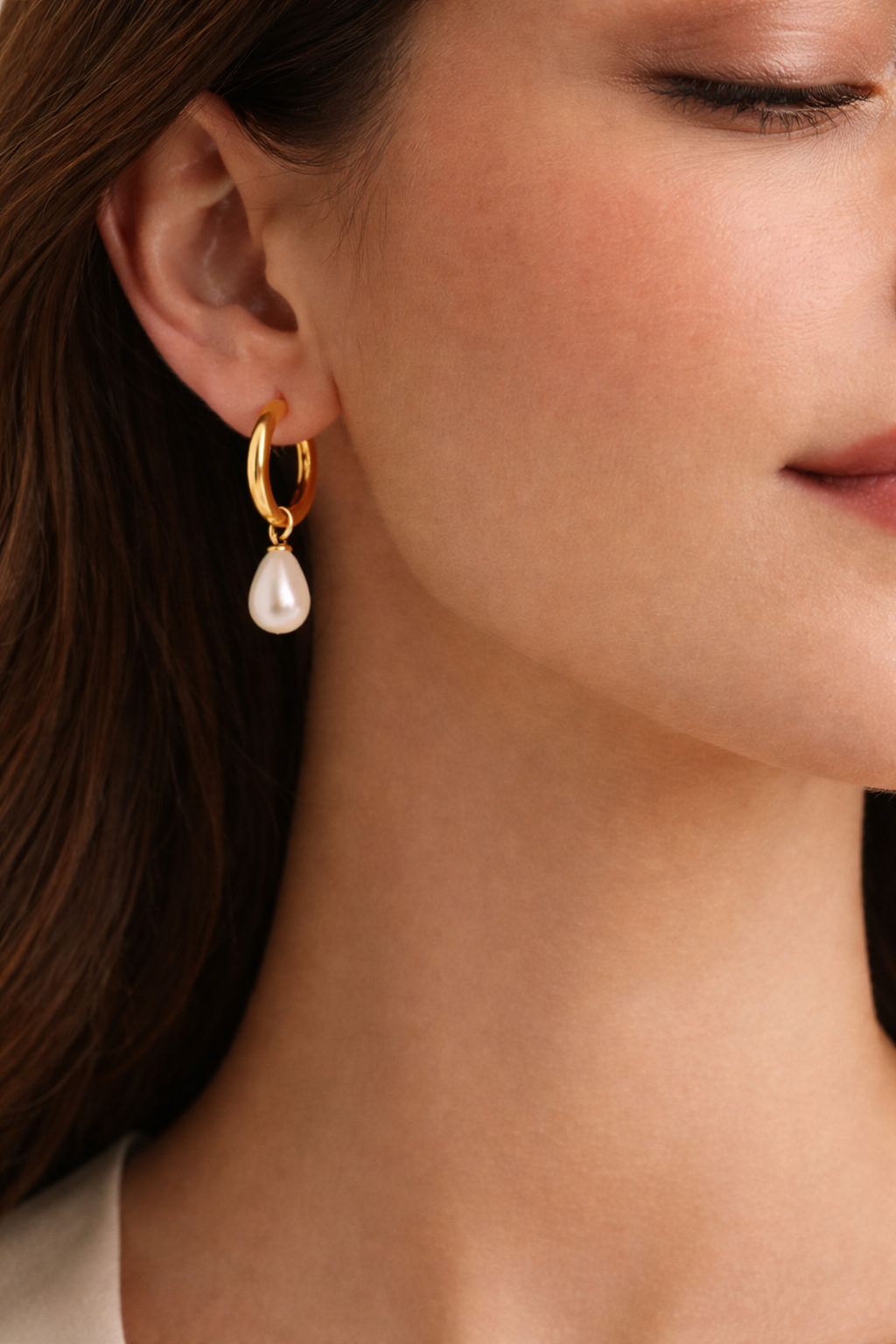 Elegant White Pearl Necklaces Set